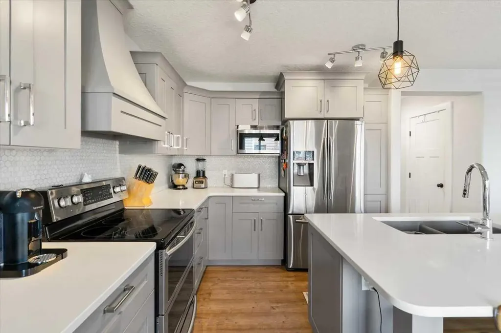 11330 59 Avenue Grande Prairie AB T8X 0L2