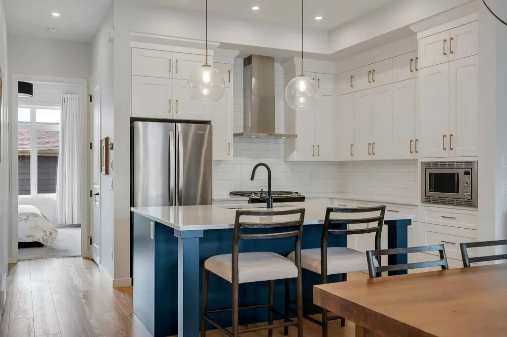 541 Marine Drive SE Calgary AB T3M 2Z6