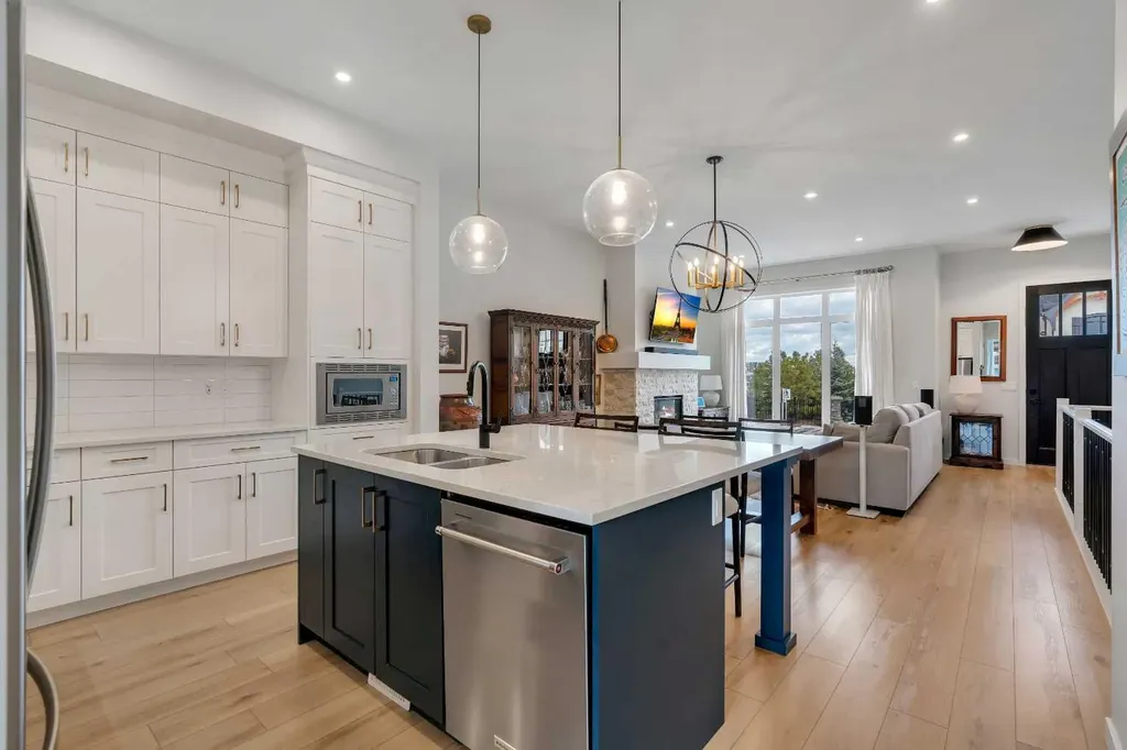 541 Marine Drive SE Calgary AB T3M 2Z6