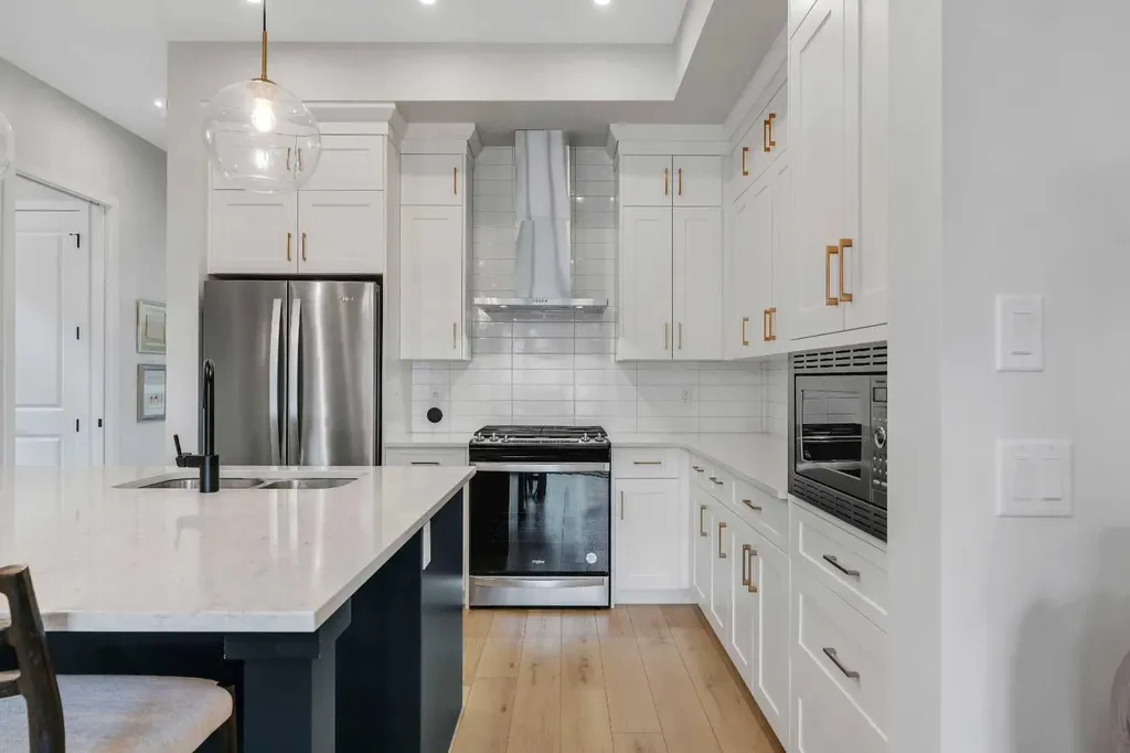 541 Marine Drive SE Calgary AB T3M 2Z6