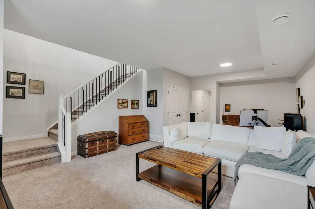 541 Marine Drive SE Calgary AB T3M 2Z6