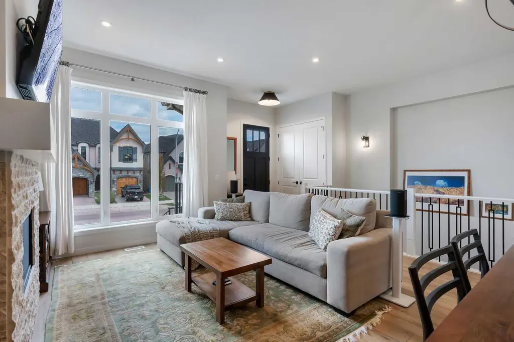 541 Marine Drive SE Calgary AB T3M 2Z6