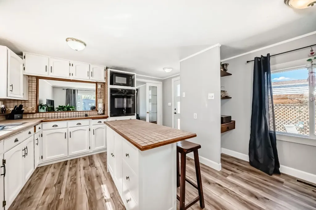 124 Big Springs Drive SE Airdrie AB T4A 1J9