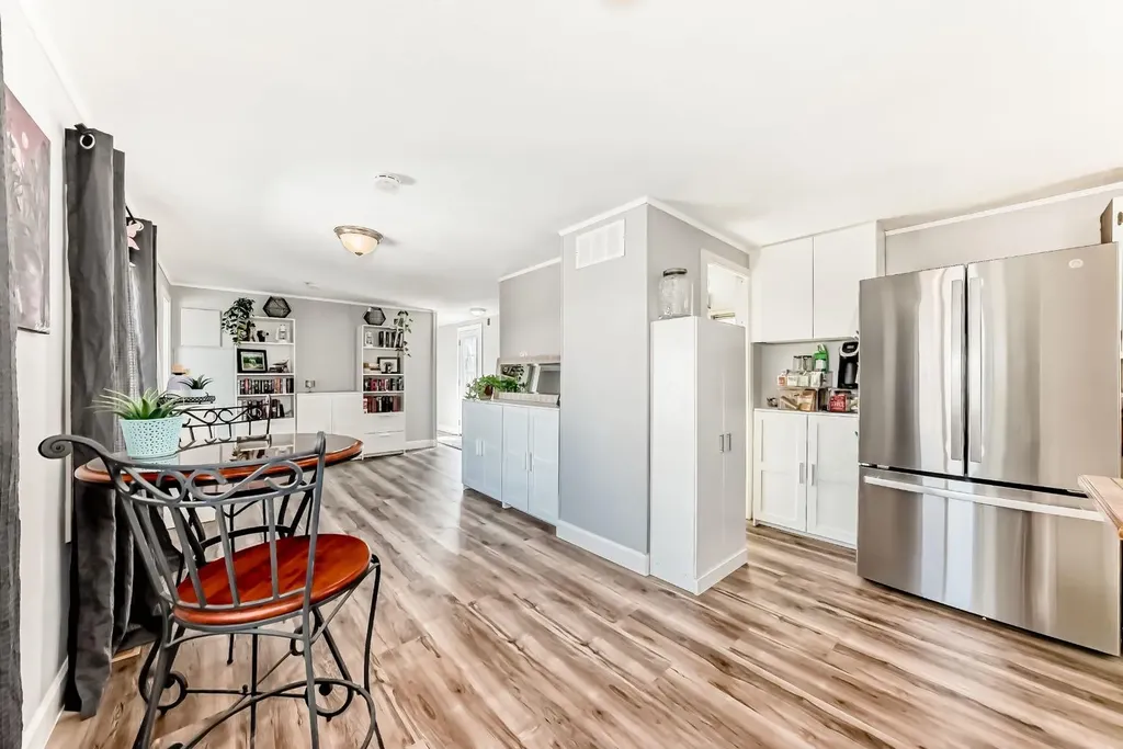 124 Big Springs Drive SE Airdrie AB T4A 1J9