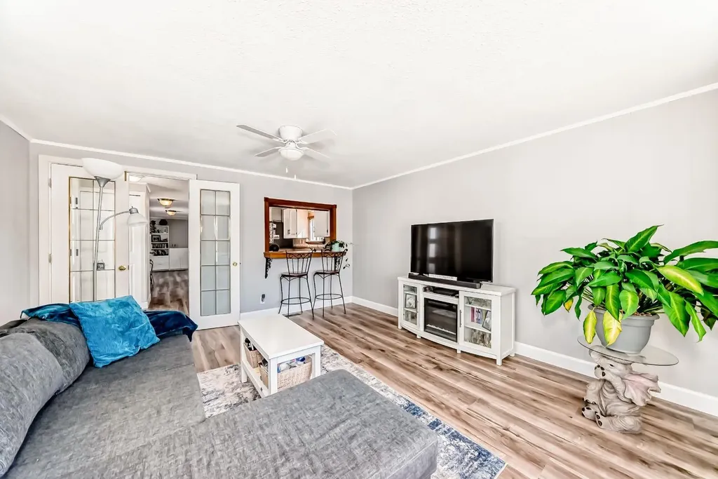 124 Big Springs Drive SE Airdrie AB T4A 1J9