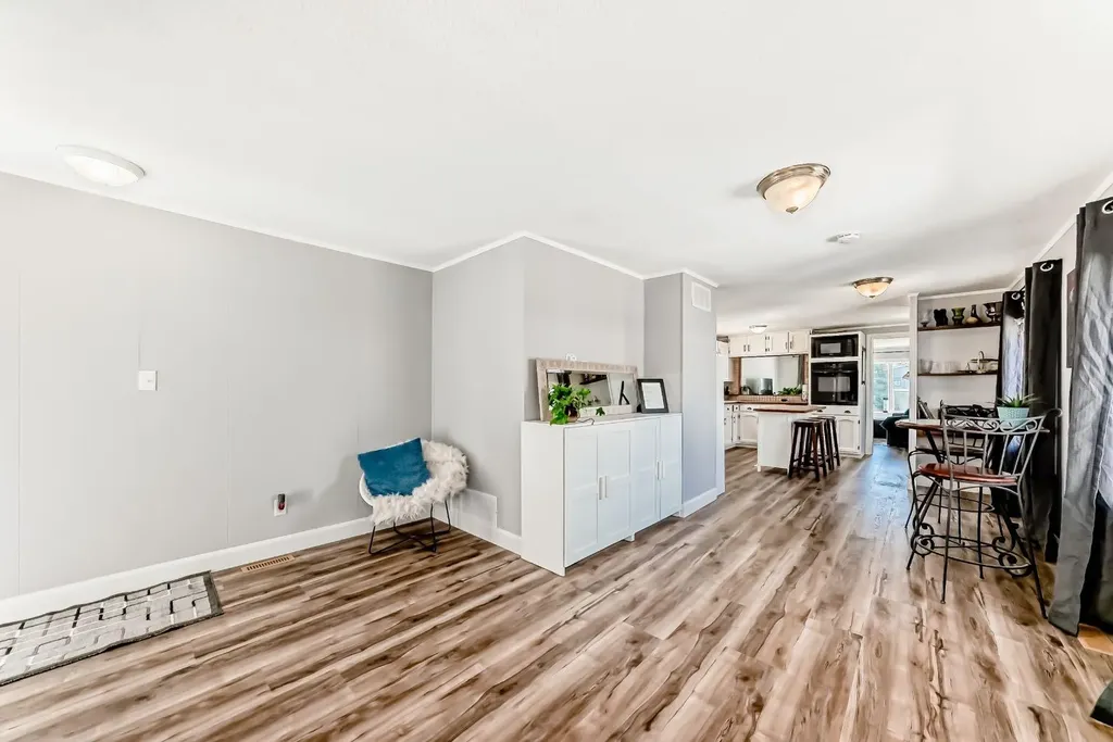 124 Big Springs Drive SE Airdrie AB T4A 1J9