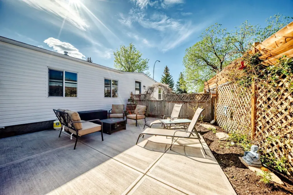 124 Big Springs Drive SE Airdrie AB T4A 1J9