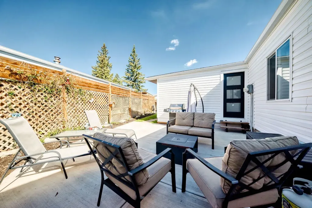 124 Big Springs Drive SE Airdrie AB T4A 1J9