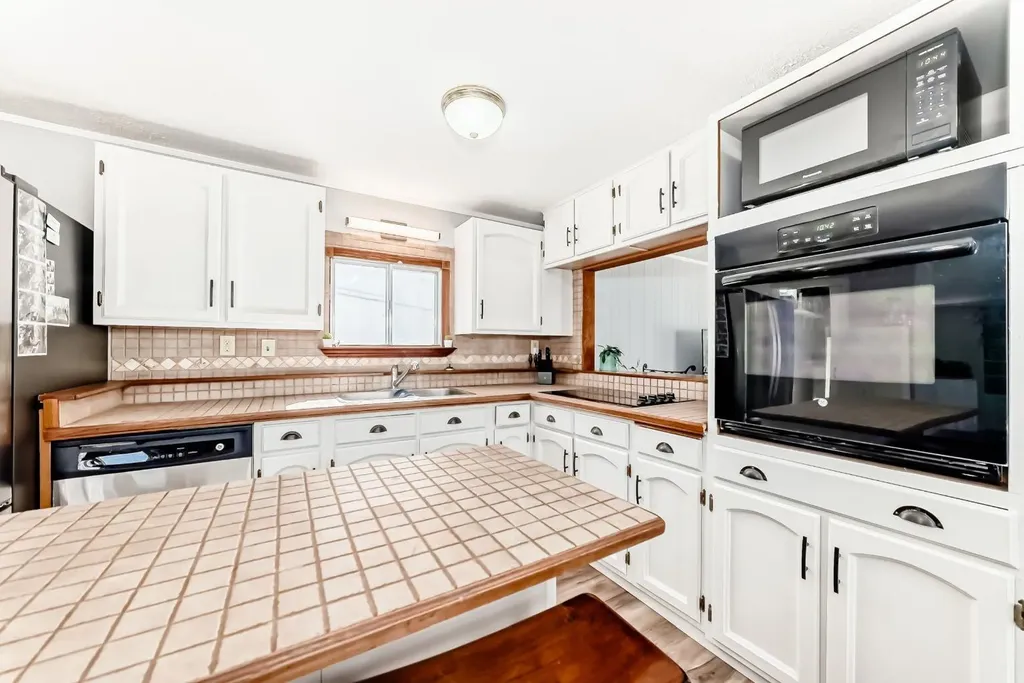 124 Big Springs Drive SE Airdrie AB T4A 1J9