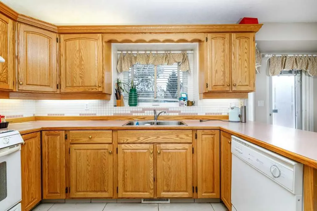 92 Anquetel Street Red Deer AB T4R 2K7