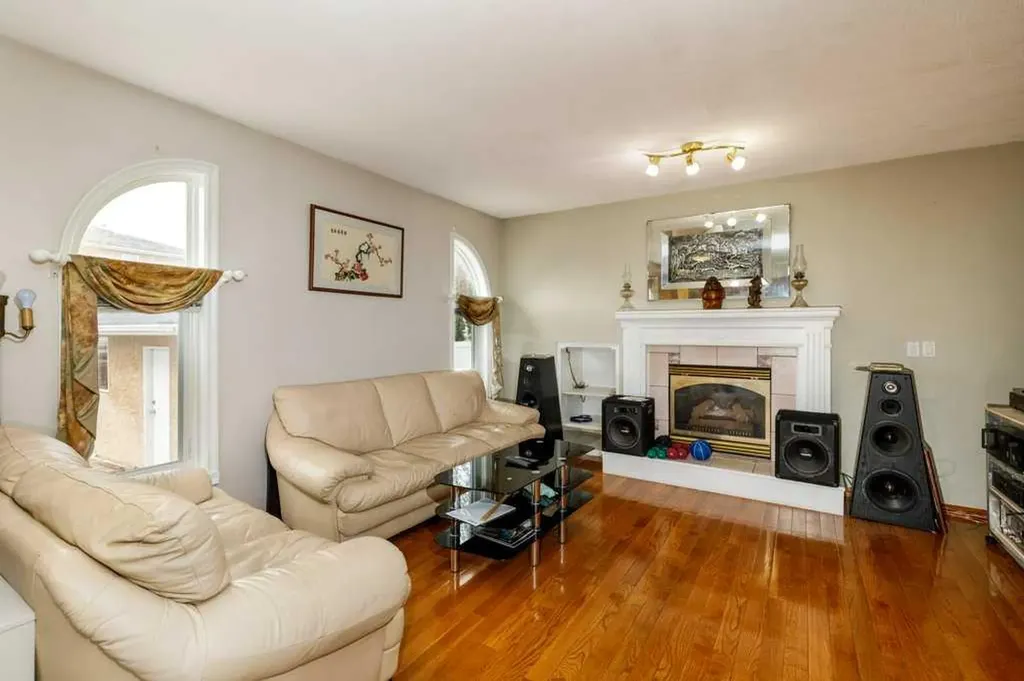 92 Anquetel Street Red Deer AB T4R 2K7