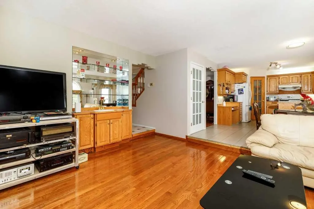 92 Anquetel Street Red Deer AB T4R 2K7