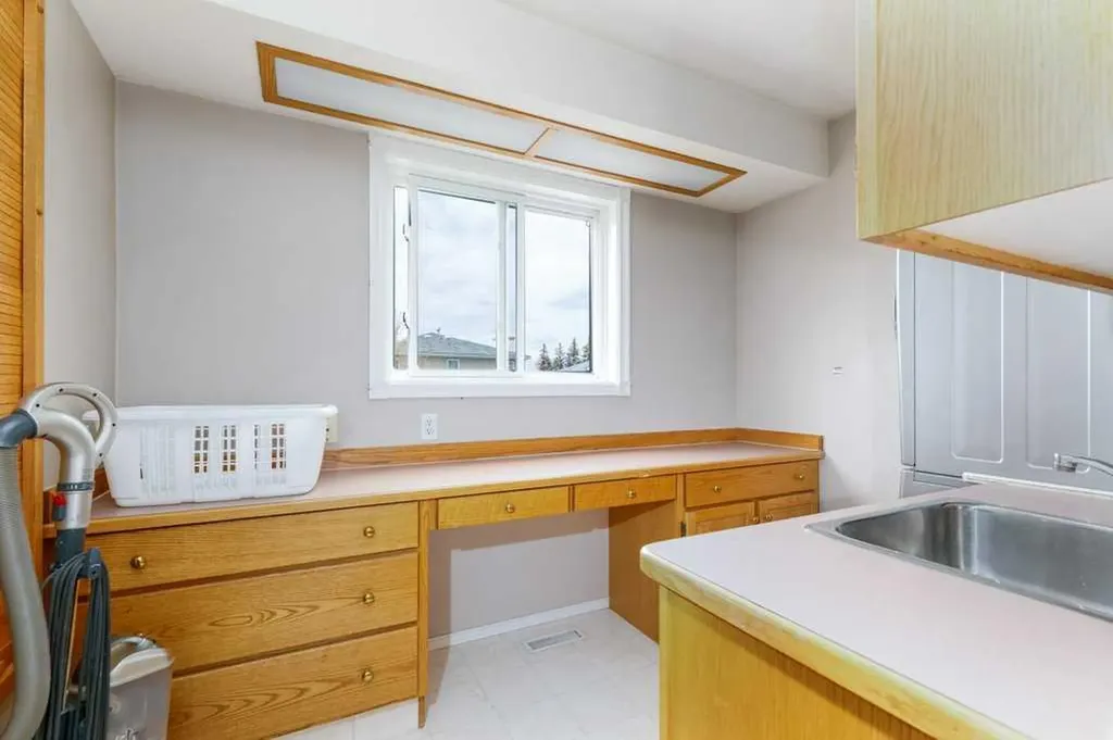92 Anquetel Street Red Deer AB T4R 2K7