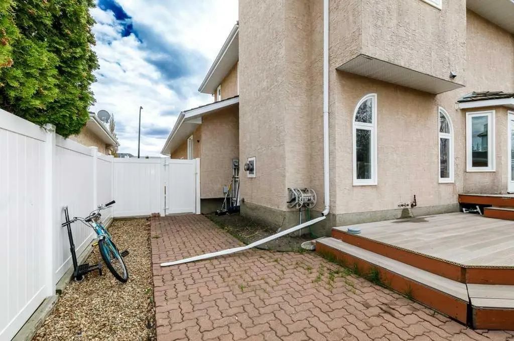 92 Anquetel Street Red Deer AB T4R 2K7
