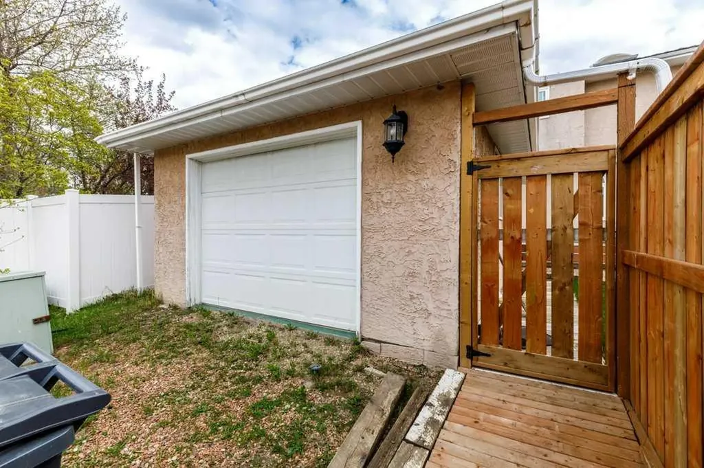 92 Anquetel Street Red Deer AB T4R 2K7
