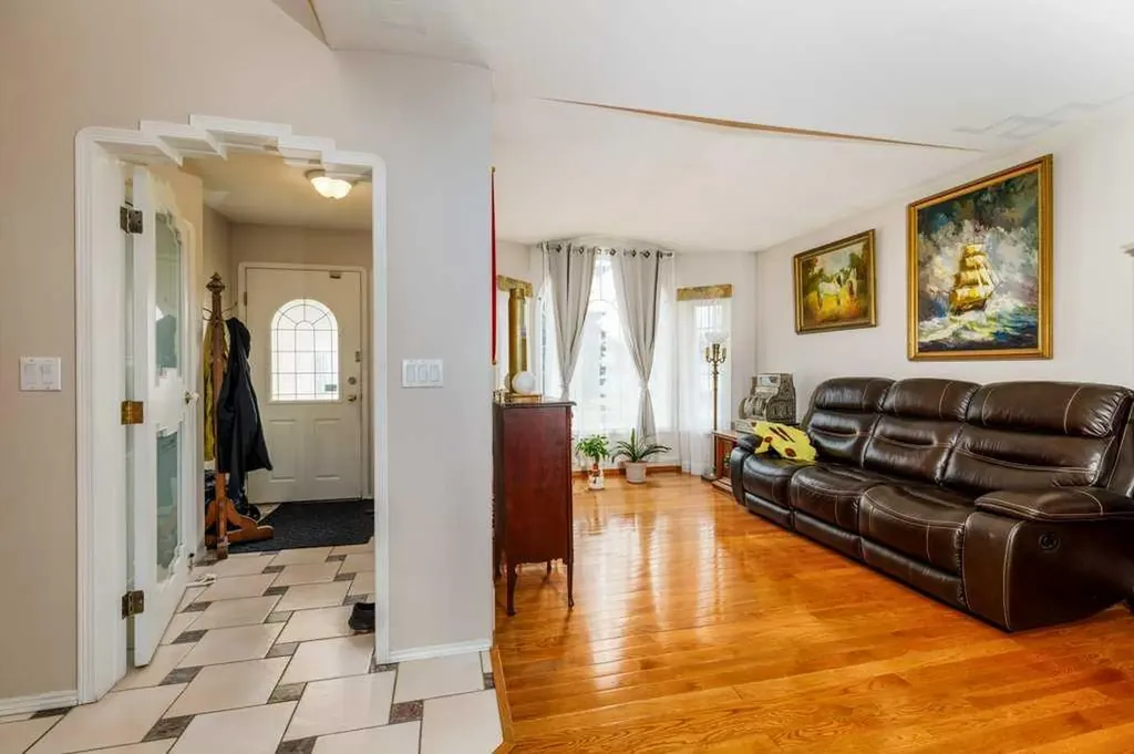 92 Anquetel Street Red Deer AB T4R 2K7