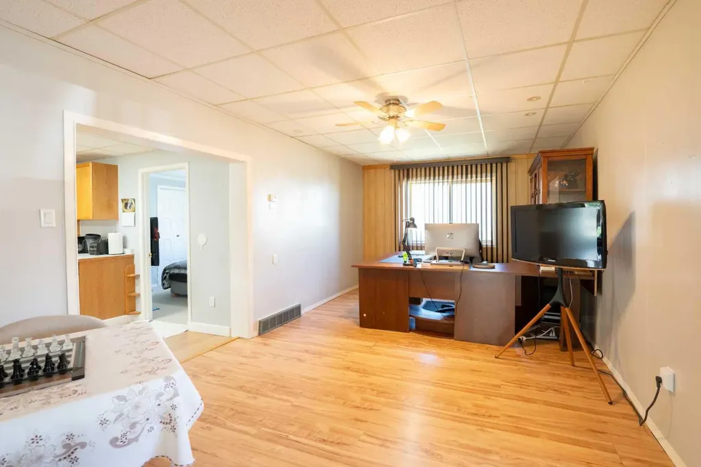 212 20 Street Fort Macleod AB T0L 0Z0
