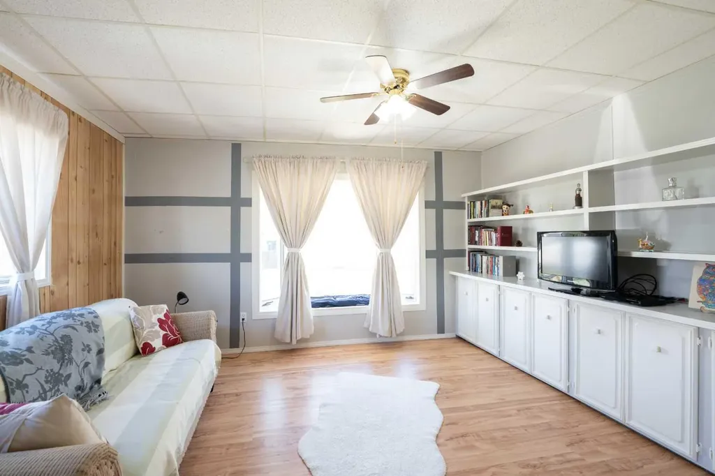 212 20 Street Fort Macleod AB T0L 0Z0