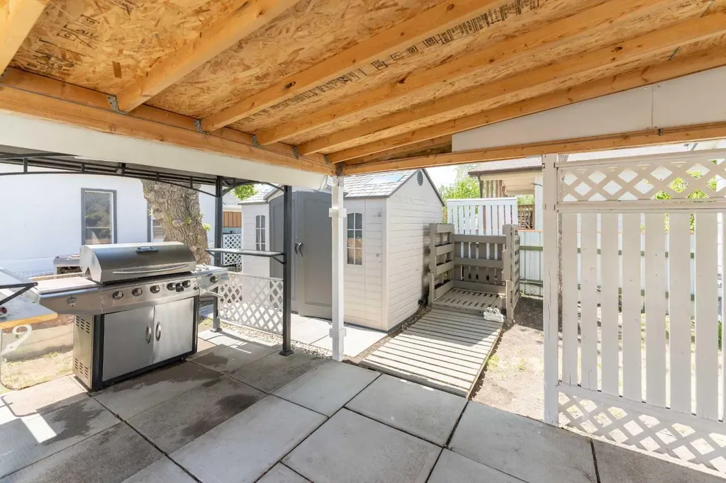 212 20 Street Fort Macleod AB T0L 0Z0