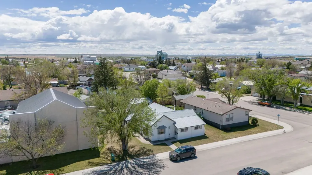 212 20 Street Fort Macleod AB T0L 0Z0