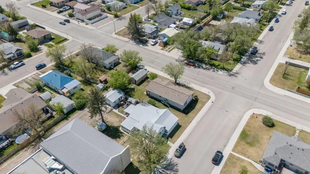 212 20 Street Fort Macleod AB T0L 0Z0