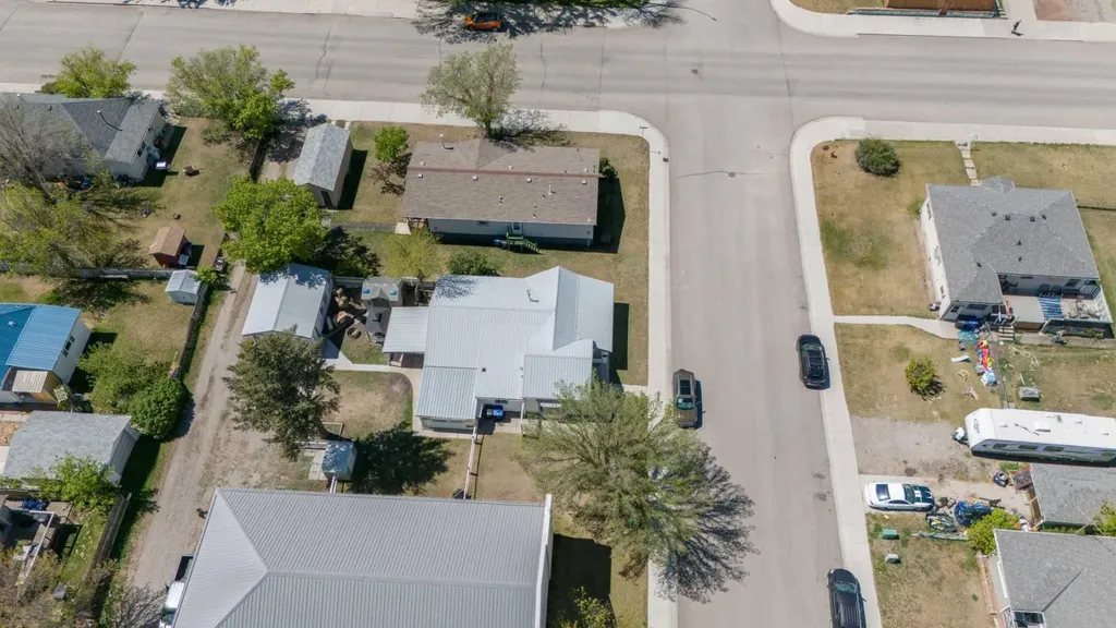212 20 Street Fort Macleod AB T0L 0Z0
