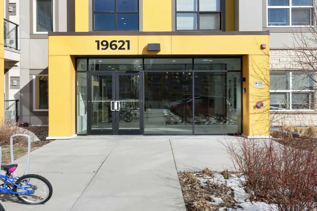 19621 40 Street SE Calgary AB T3M3B2