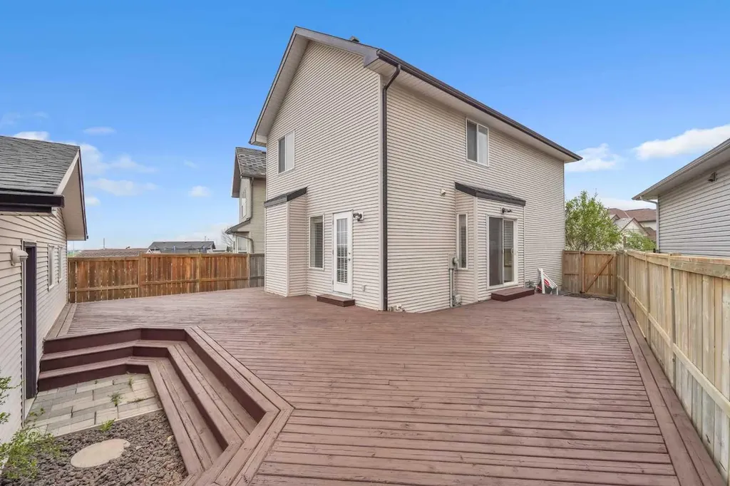 141 Cramond Close SE Calgary AB T3M 1C2
