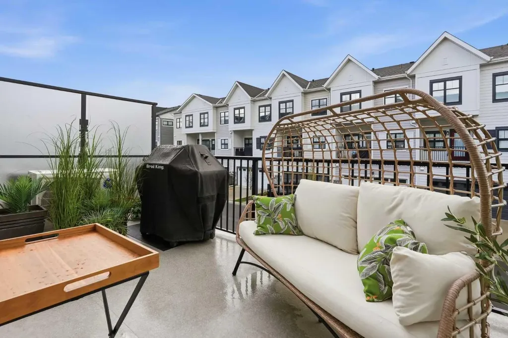 207 Les Jardins Park SE Calgary AB T2C 5V3
