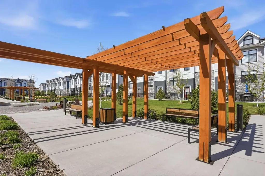 207 Les Jardins Park SE Calgary AB T2C 5V3