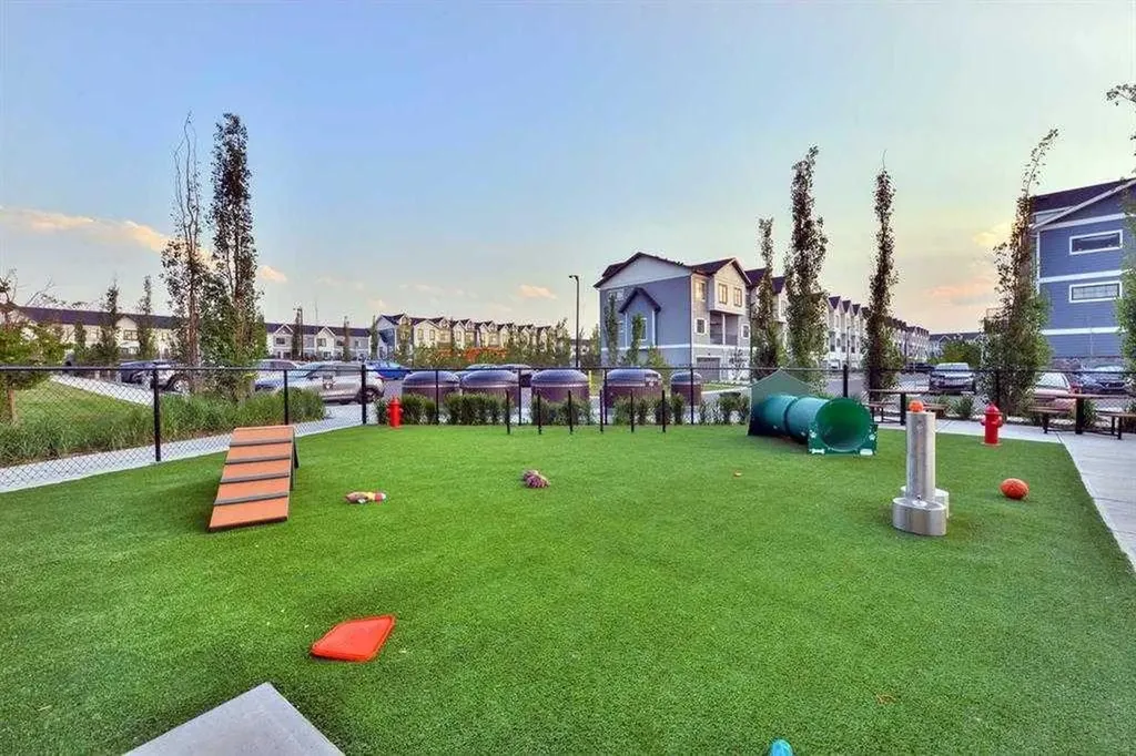 207 Les Jardins Park SE Calgary AB T2C 5V3