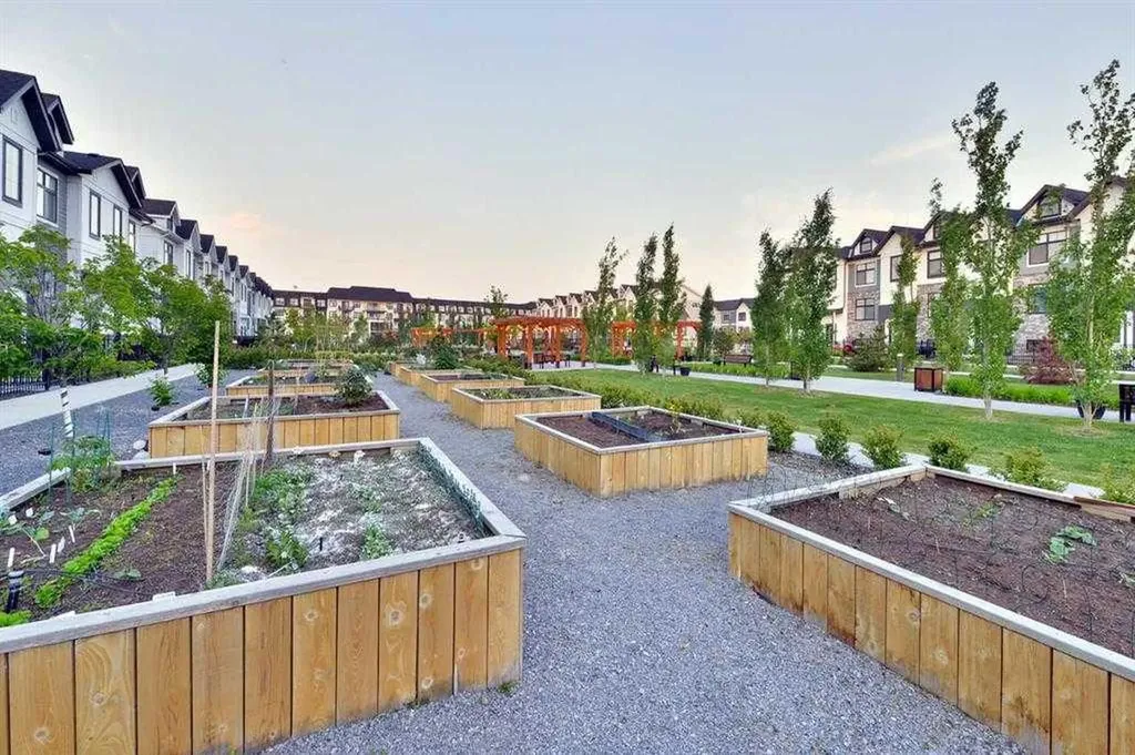 207 Les Jardins Park SE Calgary AB T2C 5V3