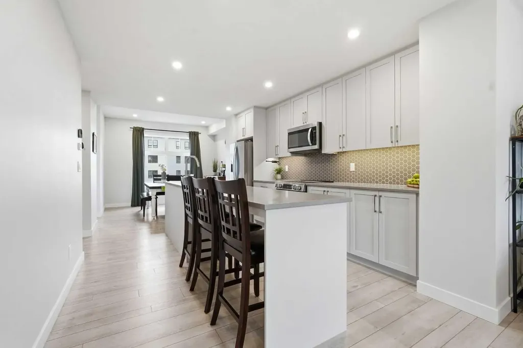 207 Les Jardins Park SE Calgary AB T2C 5V3