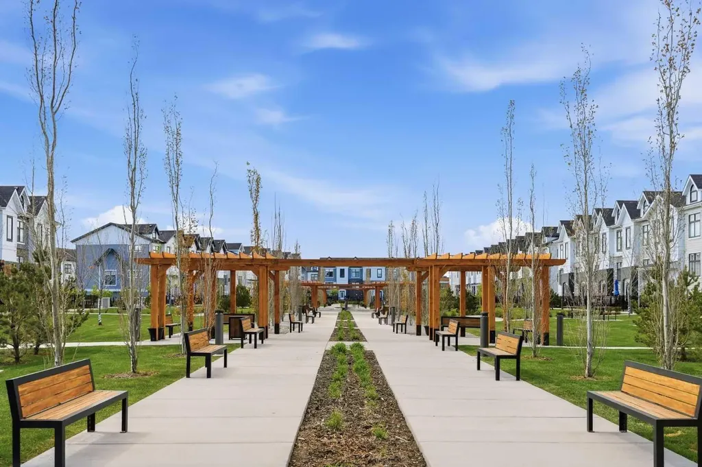 207 Les Jardins Park SE Calgary AB T2C 5V3
