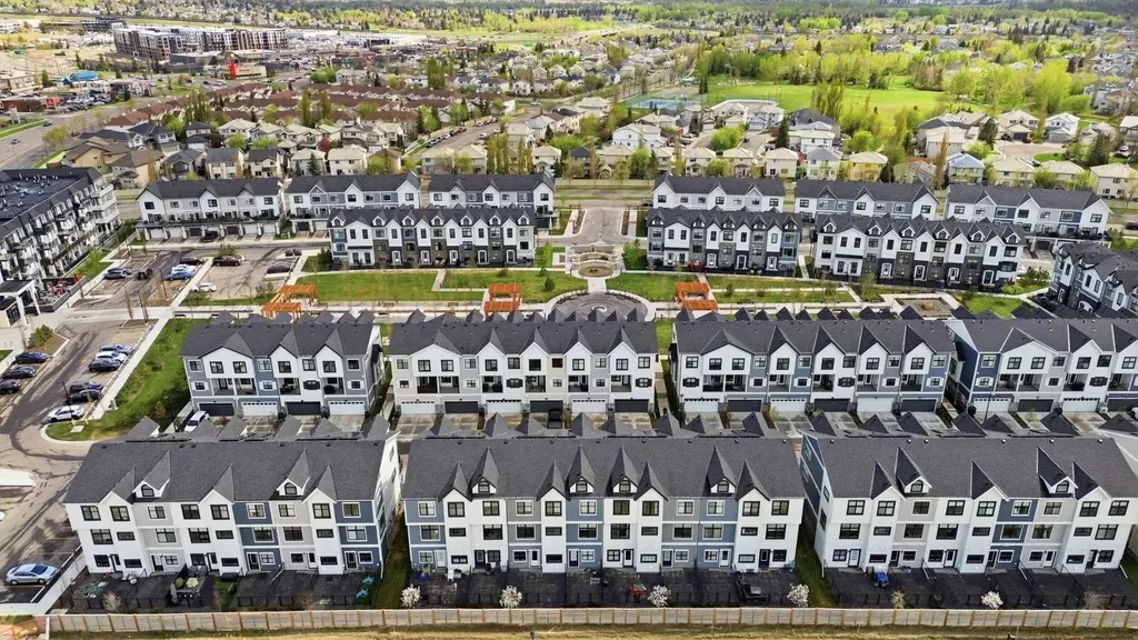 207 Les Jardins Park SE Calgary AB T2C 5V3