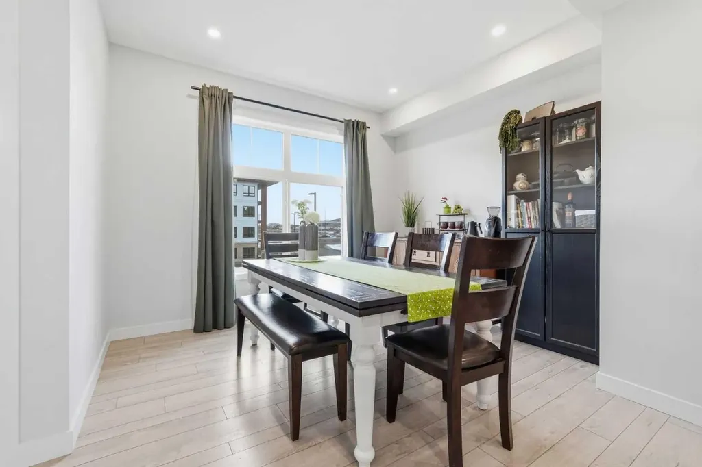 207 Les Jardins Park SE Calgary AB T2C 5V3