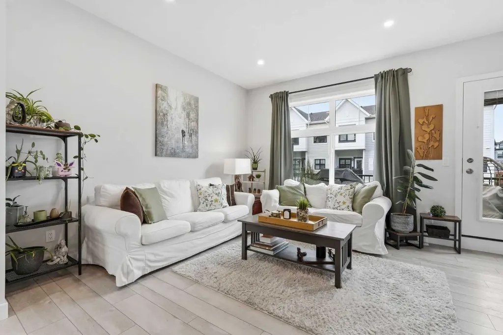 207 Les Jardins Park SE Calgary AB T2C 5V3