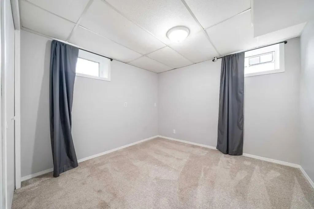 5716 53 Street Taber AB T1G 1W5