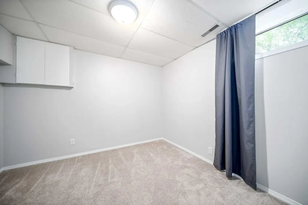 5716 53 Street Taber AB T1G 1W5