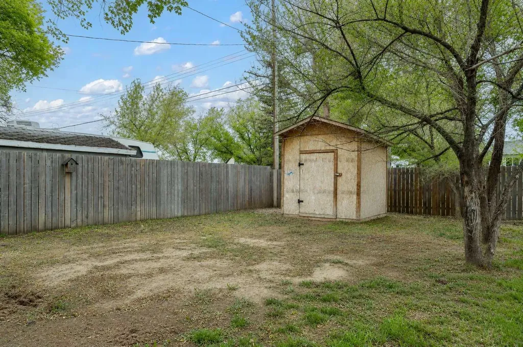 5716 53 Street Taber AB T1G 1W5