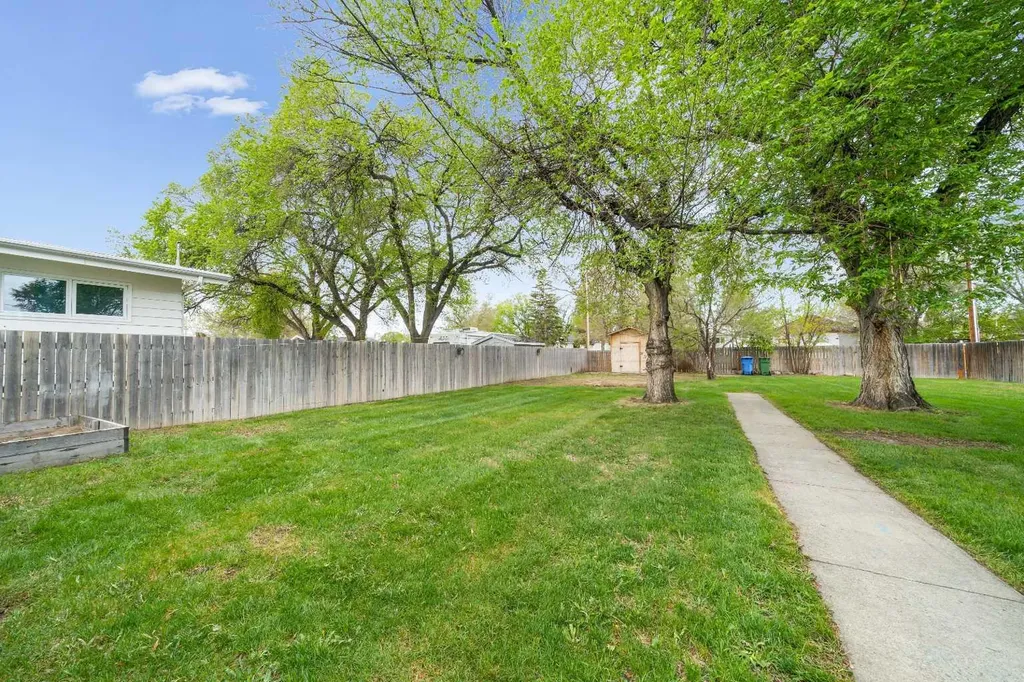 5716 53 Street Taber AB T1G 1W5