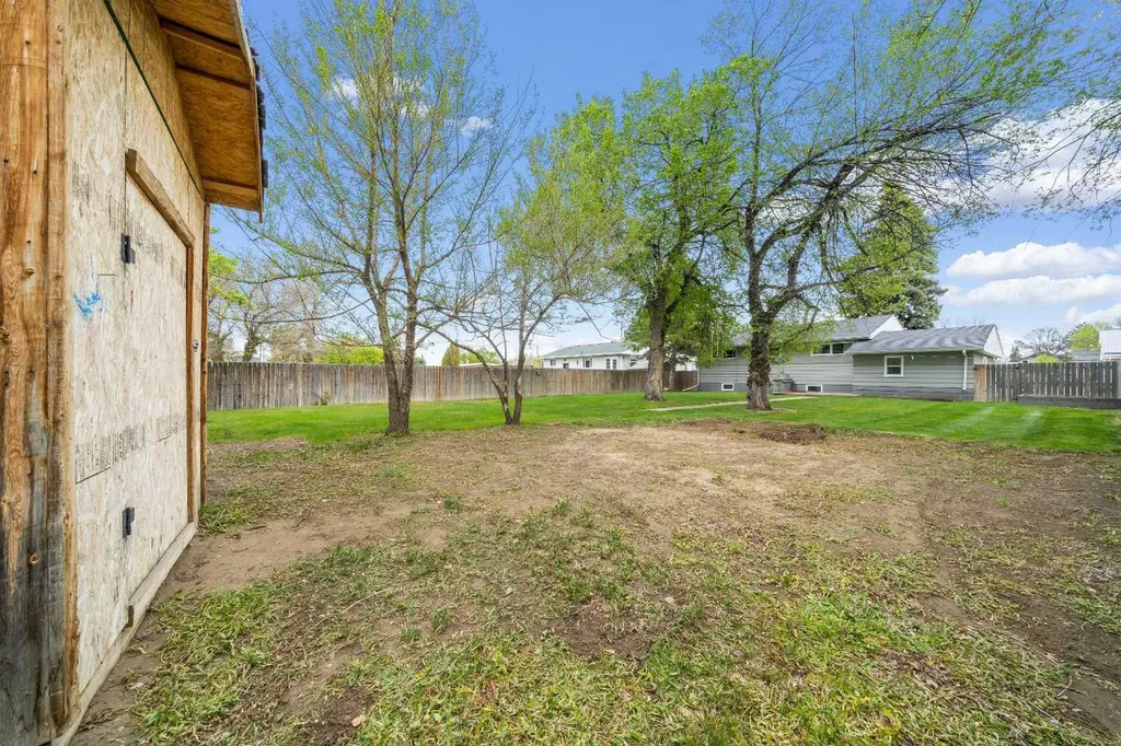 5716 53 Street Taber AB T1G 1W5