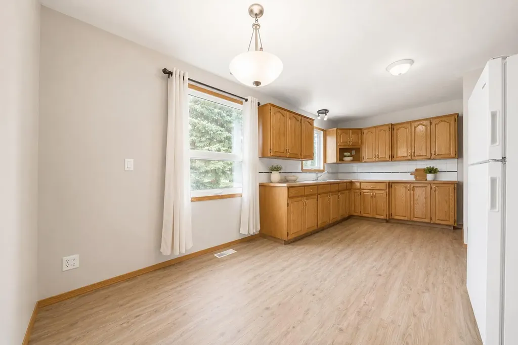5716 53 Street Taber AB T1G 1W5
