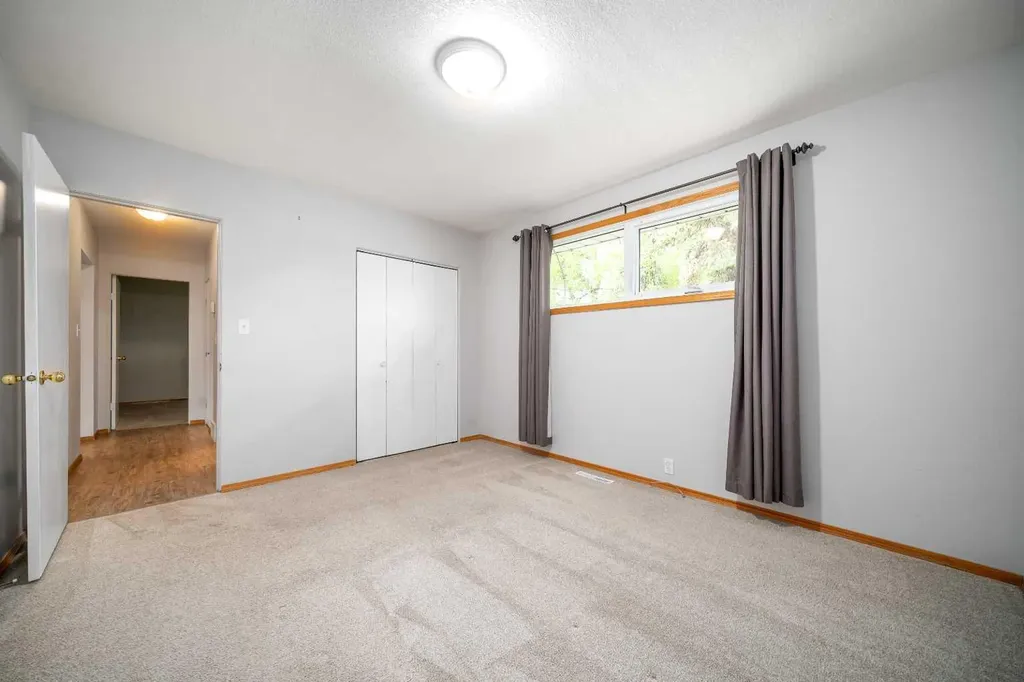 5716 53 Street Taber AB T1G 1W5