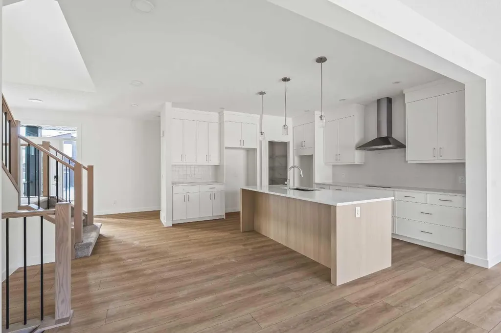 486 Lucas Way NW Calgary AB T3P 2E7