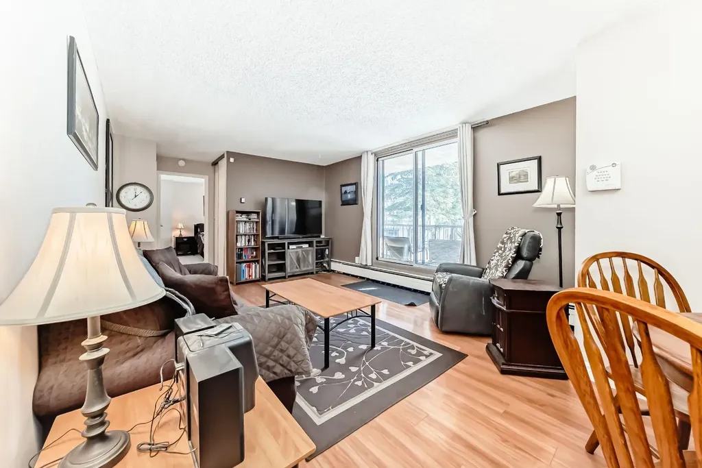 4944 Dalton Drive NW Calgary AB T3A 2E6