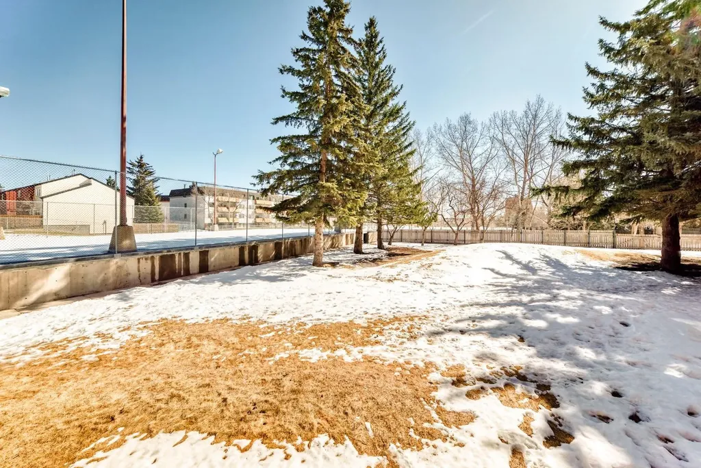4944 Dalton Drive NW Calgary AB T3A 2E6