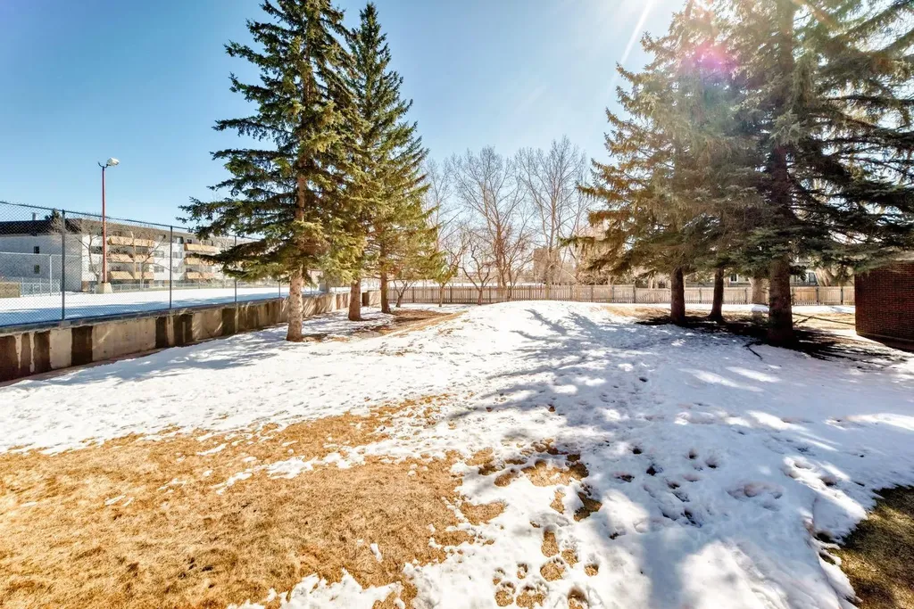 4944 Dalton Drive NW Calgary AB T3A 2E6
