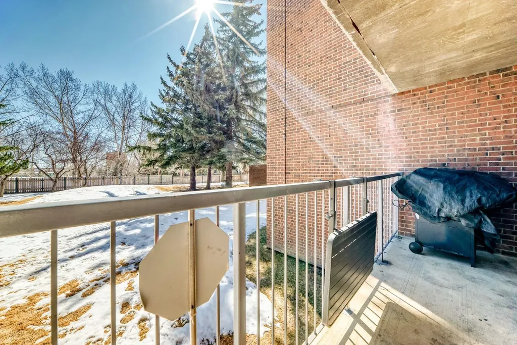 4944 Dalton Drive NW Calgary AB T3A 2E6