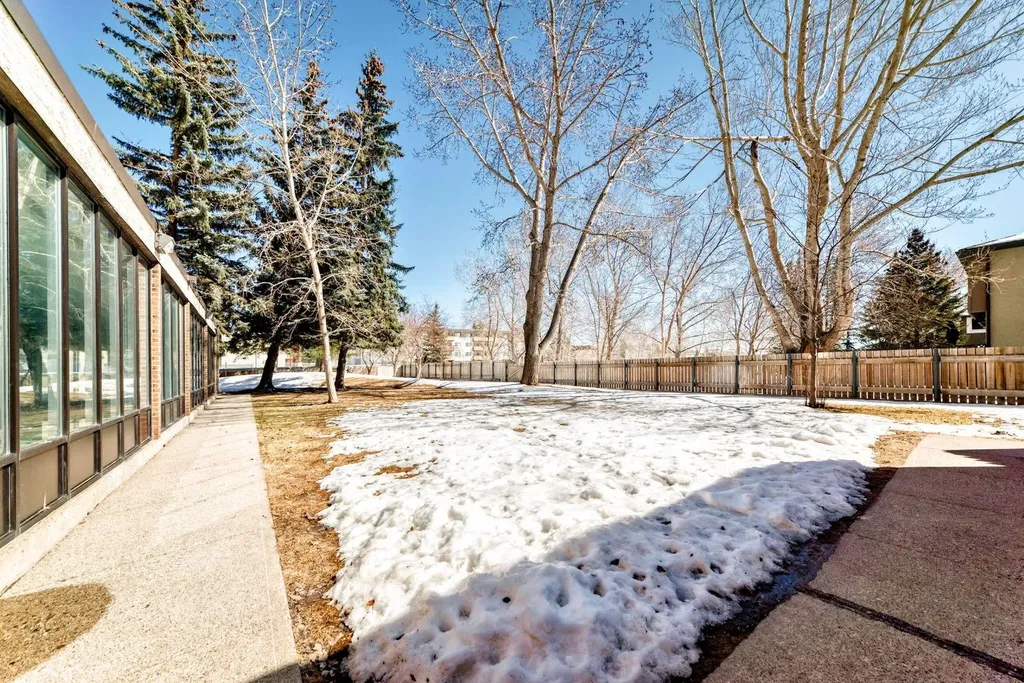 4944 Dalton Drive NW Calgary AB T3A 2E6